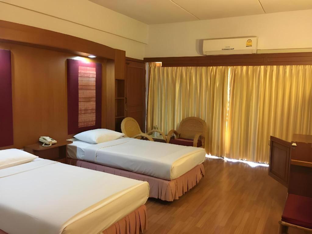 Pailyn Phitsanulok Hotel Exterior foto